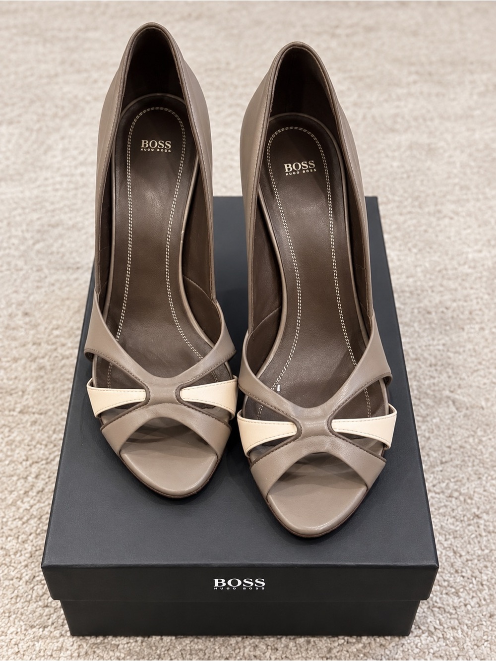 BOSS Hugo Boss Made in Italy Leather Peep Toe Heels – Size 39